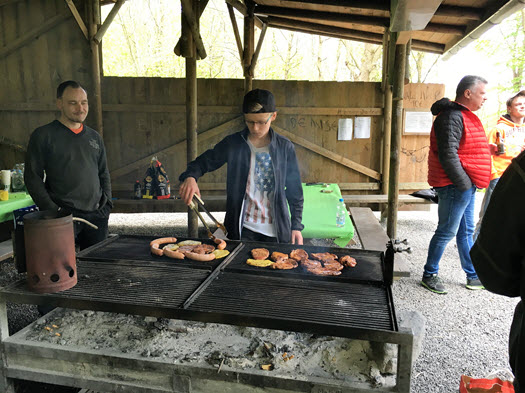 Grillmeister in Aktion